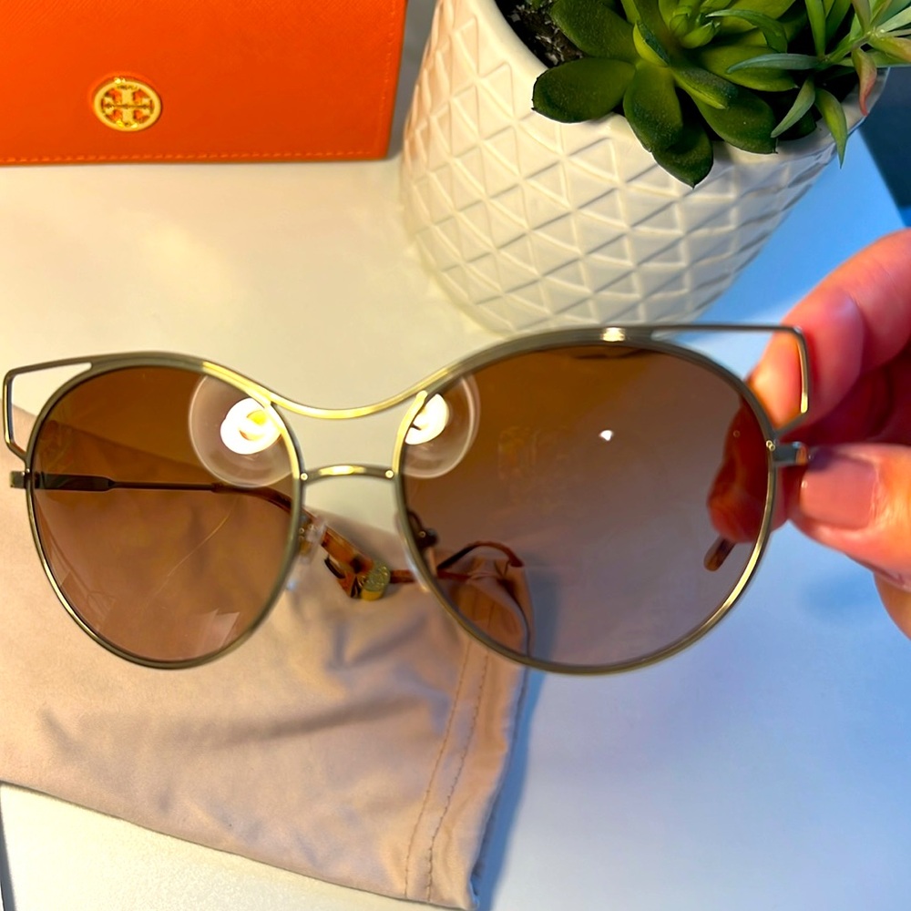 🌿Tory Burch Women’s Sunglasses - Picture 6 of 15